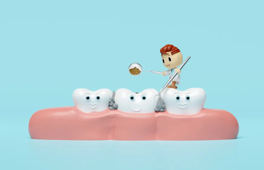Ilustracja przedstawiająca figurkę dentysty stojącego na 3 zębach z oczami i ustami i wykonującego przegląd zębów trzymanym w rękach lusterkiem i zgłębnikiem stomatologicznym. Między zębami widoczna jest płytka bakteryjna i kamień nazębny