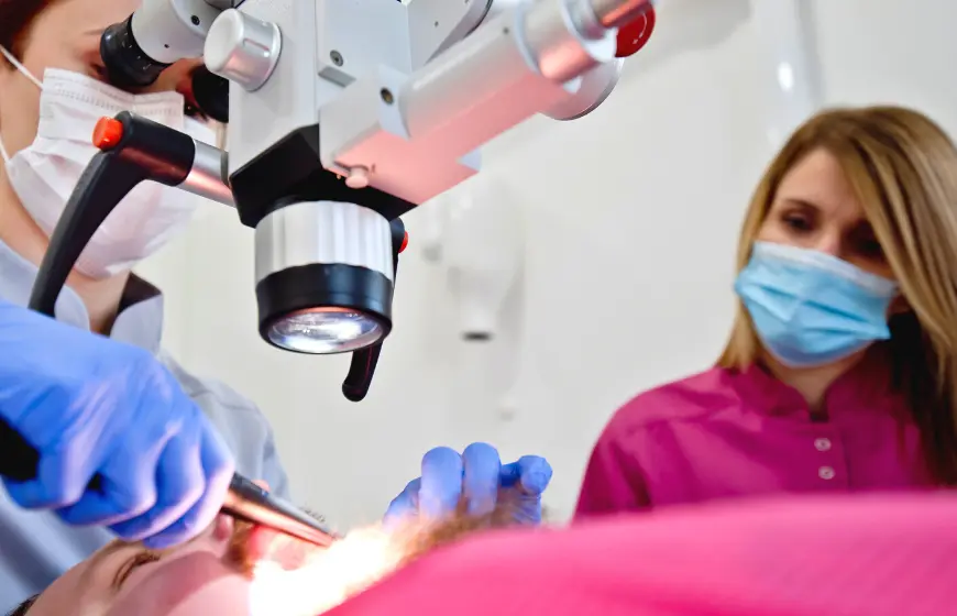 leczenie próchnicy zębów pod mikroskopem w PrecisDENT - Centrum Implantologii i Stomatologii Mikroskopowej