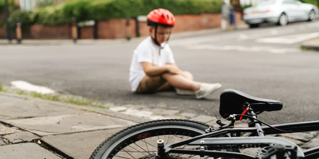 dziecko rower kask
